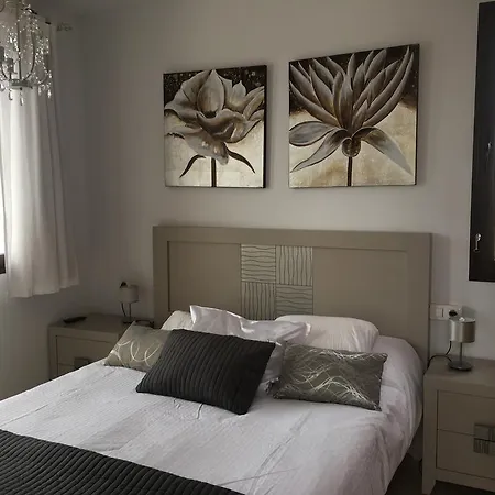 Sunset Faro Deluxe & Pool *