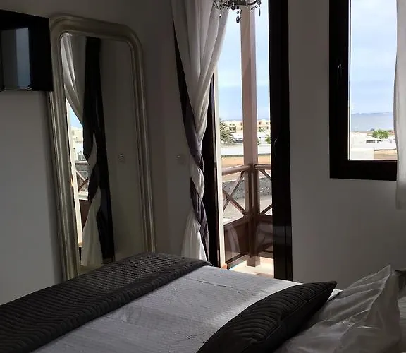 Sunset Faro Deluxe & Pool Villa *