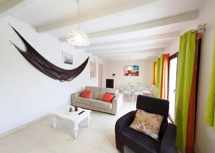 Sunset Faro Deluxe & Pool Villa *