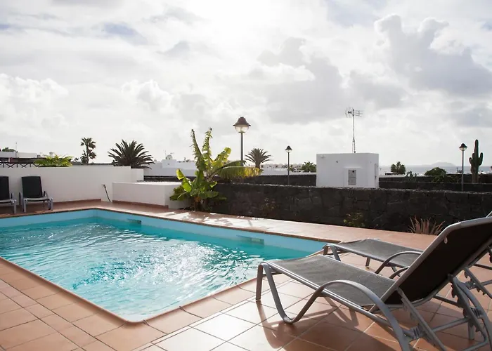 Sunset Faro Deluxe & Pool Villa *