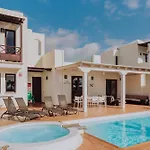 Sunset Faro Deluxe & Pool Вилла Коста Бланка