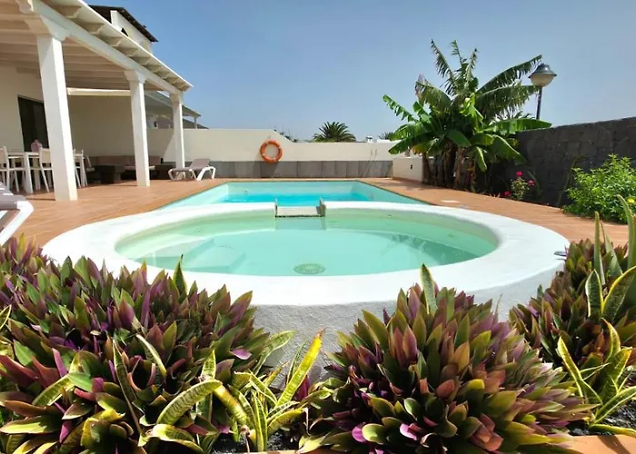 Sunset Faro Deluxe & Pool Villa *